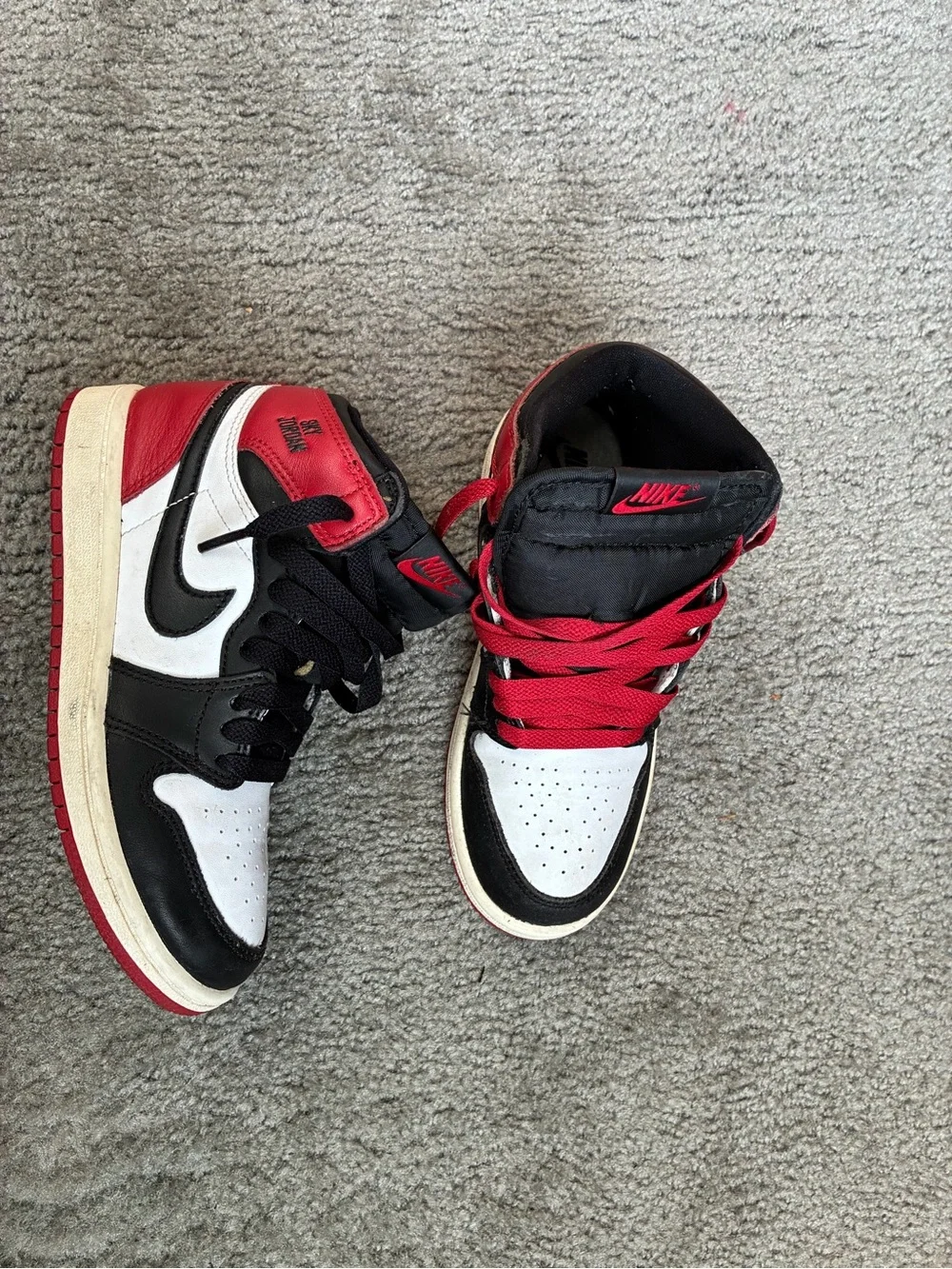 Nike Kids Two-Tone High-Top Sneakers in Black, White & Red Size 1Y